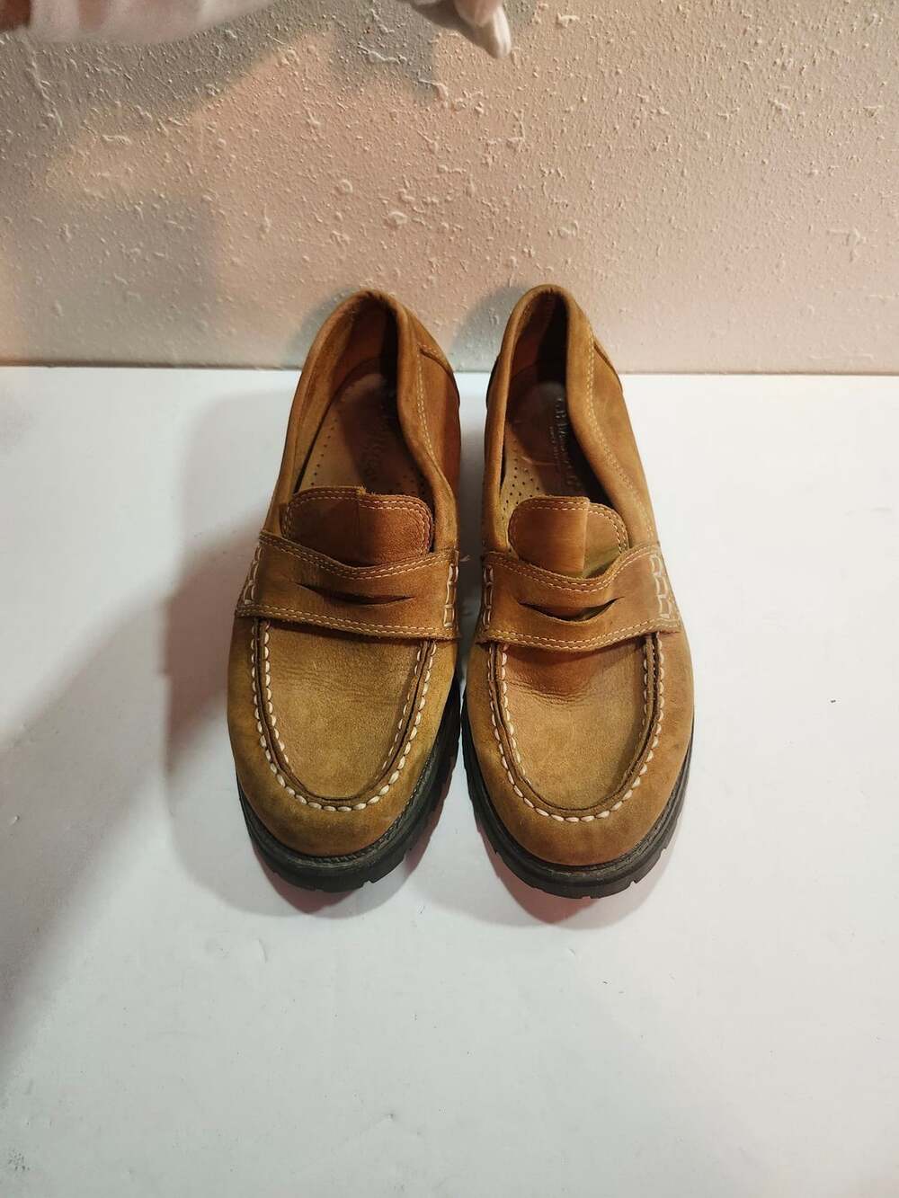 G.H. Bass & Co. Reed Lug Sole Penny Loafer Size 8.5M Tan Suede